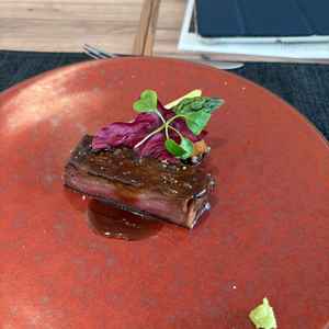 試食でいただいたメインのお肉。1番ランクが上のコースの料理とのことでとてもおいしかった。