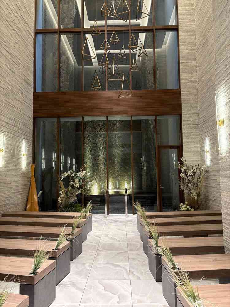 チャペルの写真。石のデザインがオシャレでした。