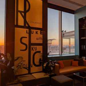 ウェルカムスペースの一角です。景色も素晴らしく、招待者が安心してお待ちいただけそうです。