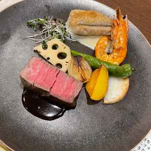 ハーフコースのメイン。素材の味を味わえるあっさりとした味付け。