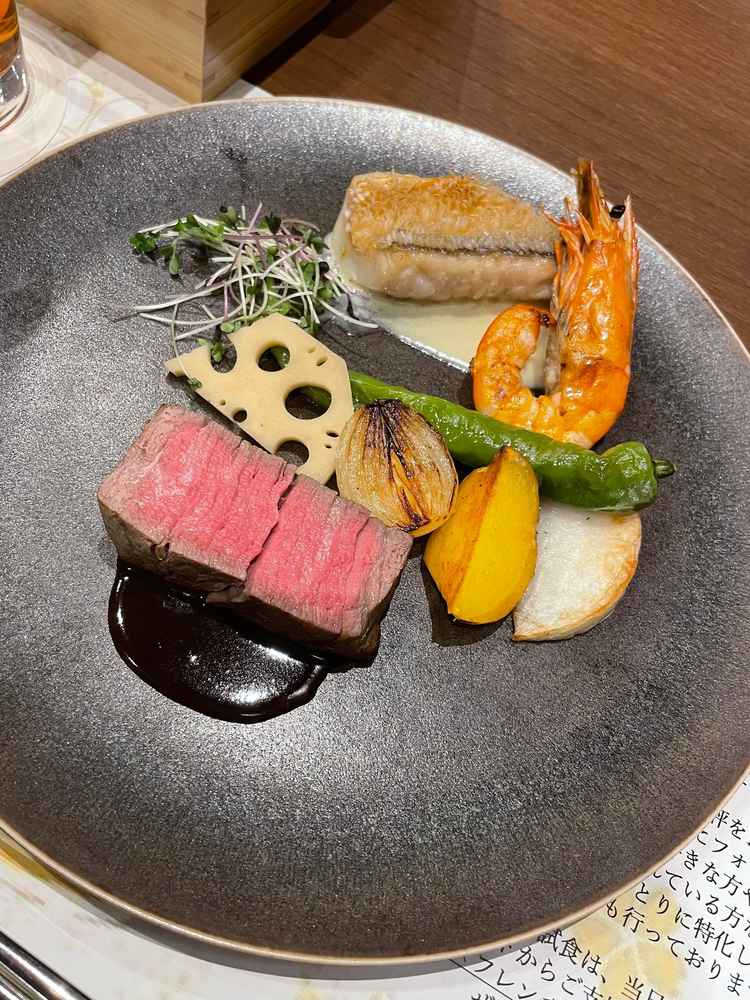 ハーフコースのメイン。素材の味を味わえるあっさりとした味付け。