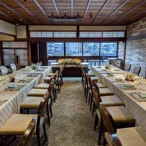 少人数披露宴のVIPルーム。1列にも、円卓にもできる。