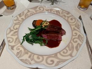 メインのお肉も美味しかったです。本番さながらの演出が体験できてとても良かったです。
