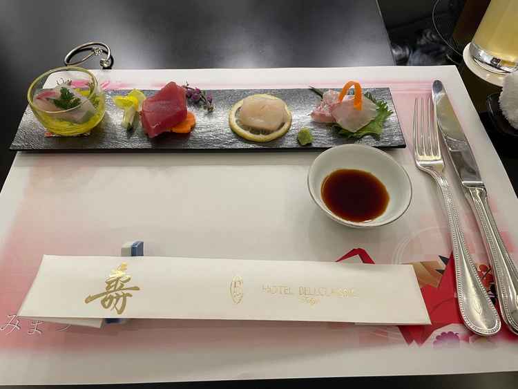 試食メニューで、素材の味が試される一品。大塚で食べられることに驚きの脂ののり具合。