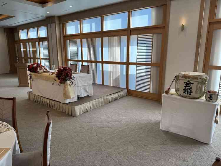 披露宴会場です。鏡開きができます。