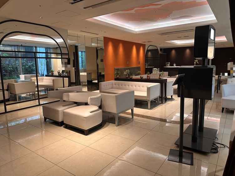 ゲスト専用の待合ロビー。式開始前にこちらで前撮りも可能。プリクラのような機械も設置できる。