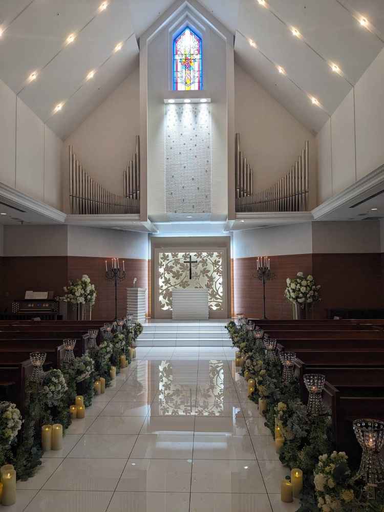 チャペル内部。奥行きは短いが天井が高く横に広いため、圧迫感は感じなかった。