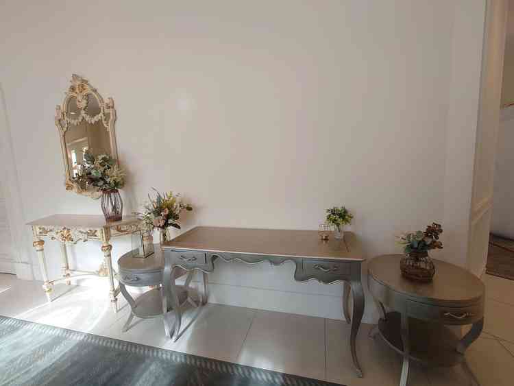 待合室のワンスペースの写真。ここに自分たちの物を置き、個性を出すことができる