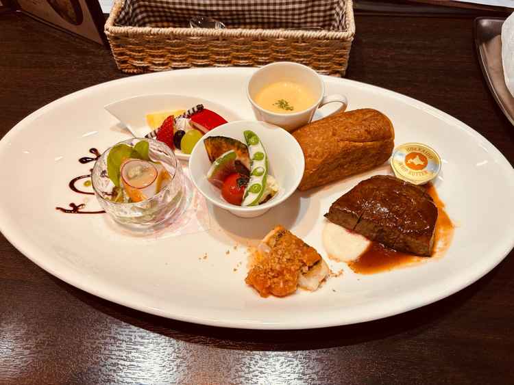 試食のお料理。見た目も綺麗で、どれも美味しかったです。