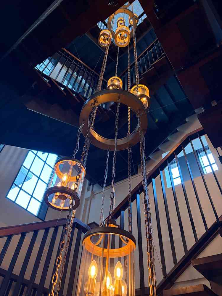 非常階段は雰囲気がガラリと変わり、ここも写真スポットとして素敵