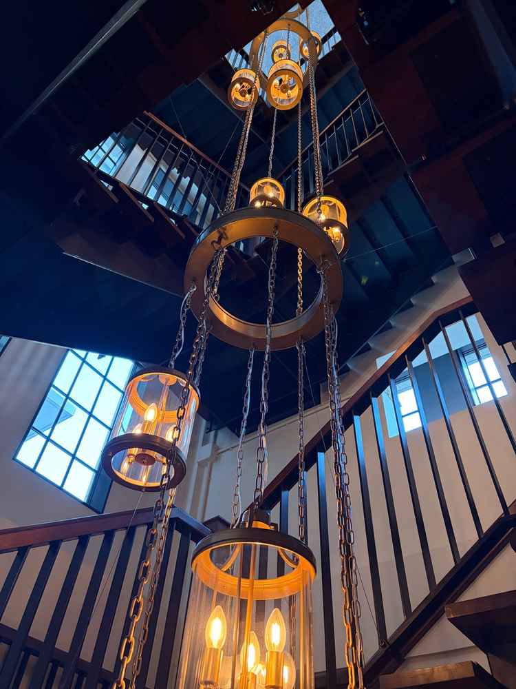 非常階段は雰囲気がガラリと変わり、ここも写真スポットとして素敵