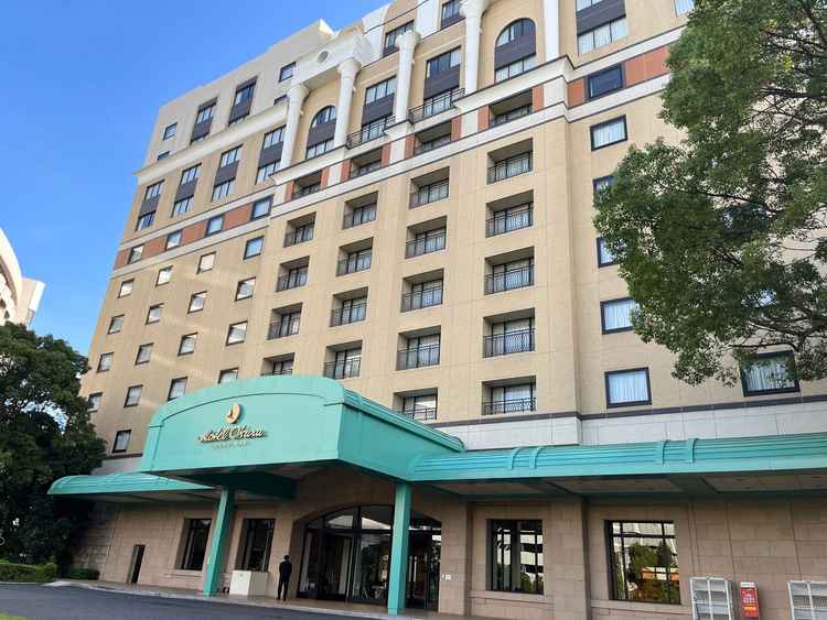 ホテルの外観。ベイサイドステーション駅から歩いてすぐ着きました。