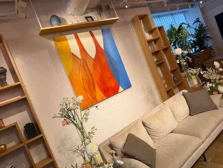 明るい雰囲気の披露宴会場。ソファに座るとゲストたちとの目線が近く、アットホーム感が良かったです。