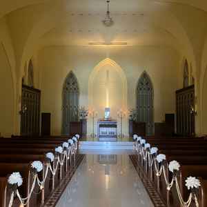 チャペルの写真です。落ち着いた雰囲気で教会式をするのにぴったりだと思いました。