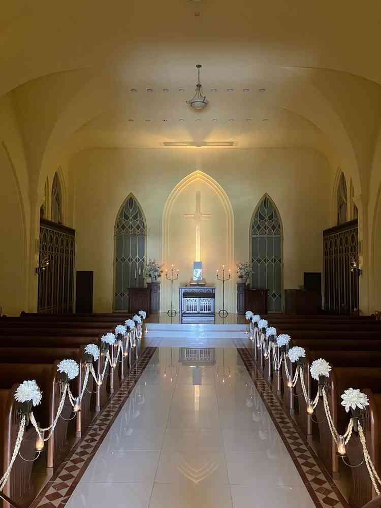 チャペルの写真です。落ち着いた雰囲気で教会式をするのにぴったりだと思いました。