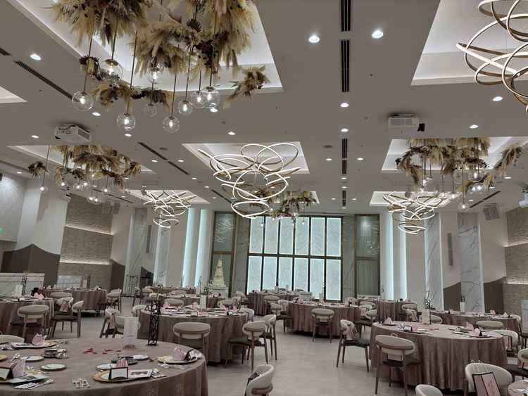 最大180人収容できる披露宴会場