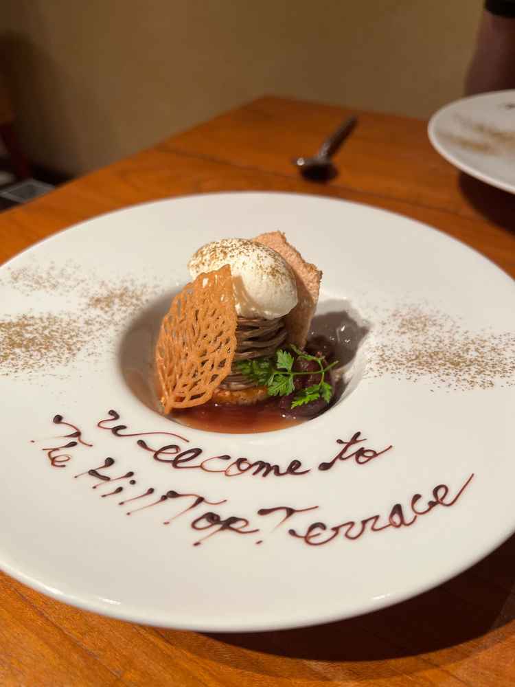 試食のデザートです。モンブランがとても美味しく、いろいろな味が重なっていて楽しめました。