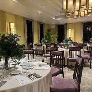 一番大きい披露宴会場。シャンデリアも会場ごとに違うので雰囲気が違って楽しめます。