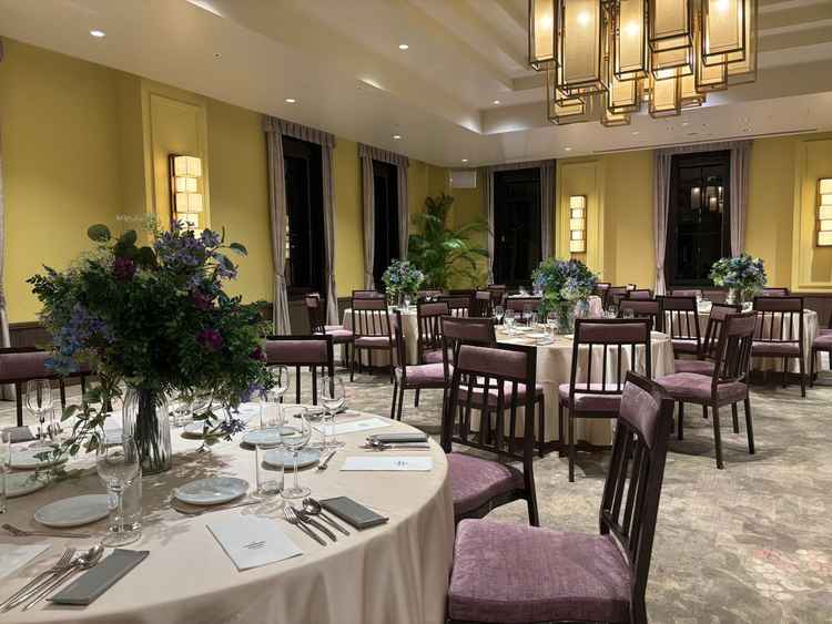 一番大きい披露宴会場。シャンデリアも会場ごとに違うので雰囲気が違って楽しめます。