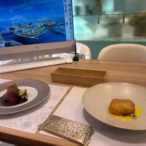 試食もいただけ、パイ包みがとても美味しかったです。