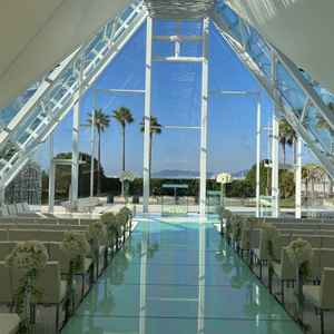 開放感のあるチャペルですが、新郎新婦が眩しくならないように作られているようで安心できます！