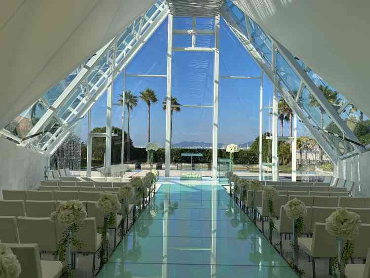 開放感のあるチャペルですが、新郎新婦が眩しくならないように作られているようで安心できます！