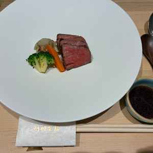 試食の写真。量は多くなかったが、肉の柔らかさは私が回った中で1番で、素人でも違いを十分感じた。美味