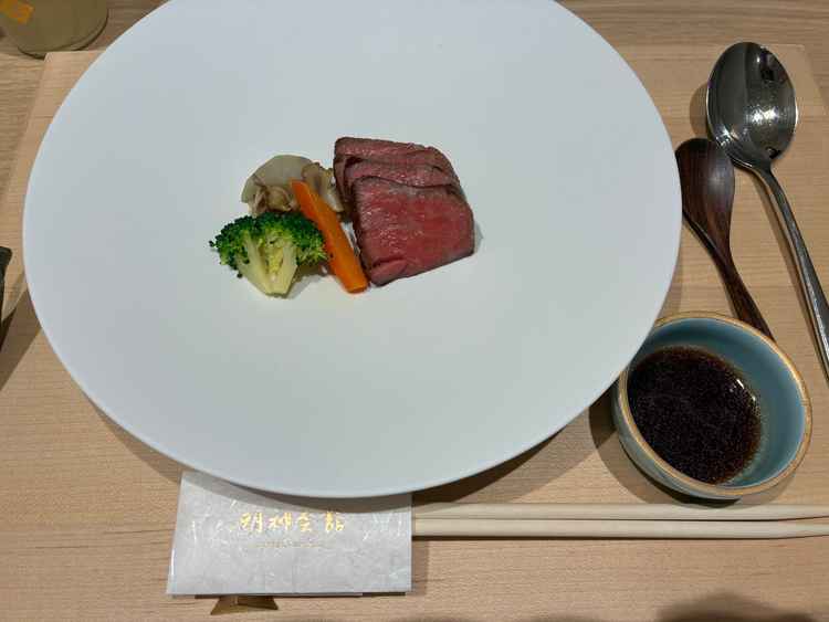 試食の写真。量は多くなかったが、肉の柔らかさは私が回った中で1番で、素人でも違いを十分感じた。美味