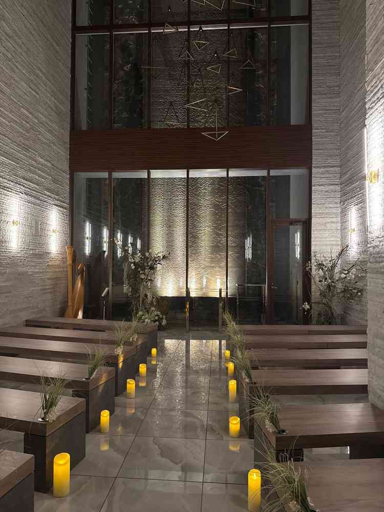 1番の映えポイント。この立地でこの天井高のチャペルは圧巻でした。