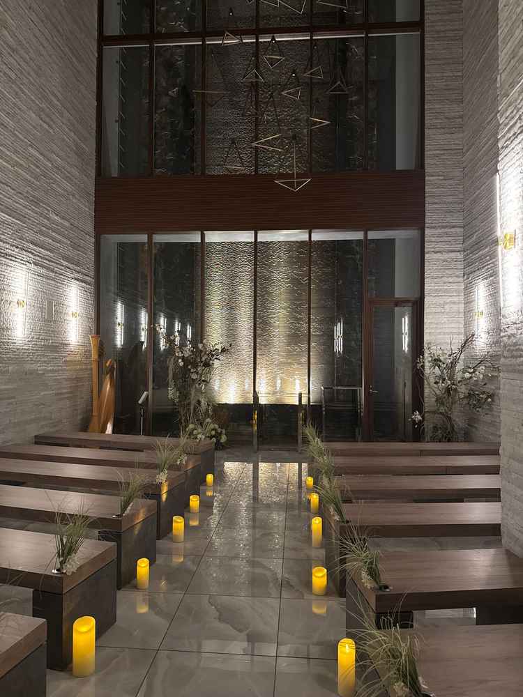 1番の映えポイント。この立地でこの天井高のチャペルは圧巻でした。