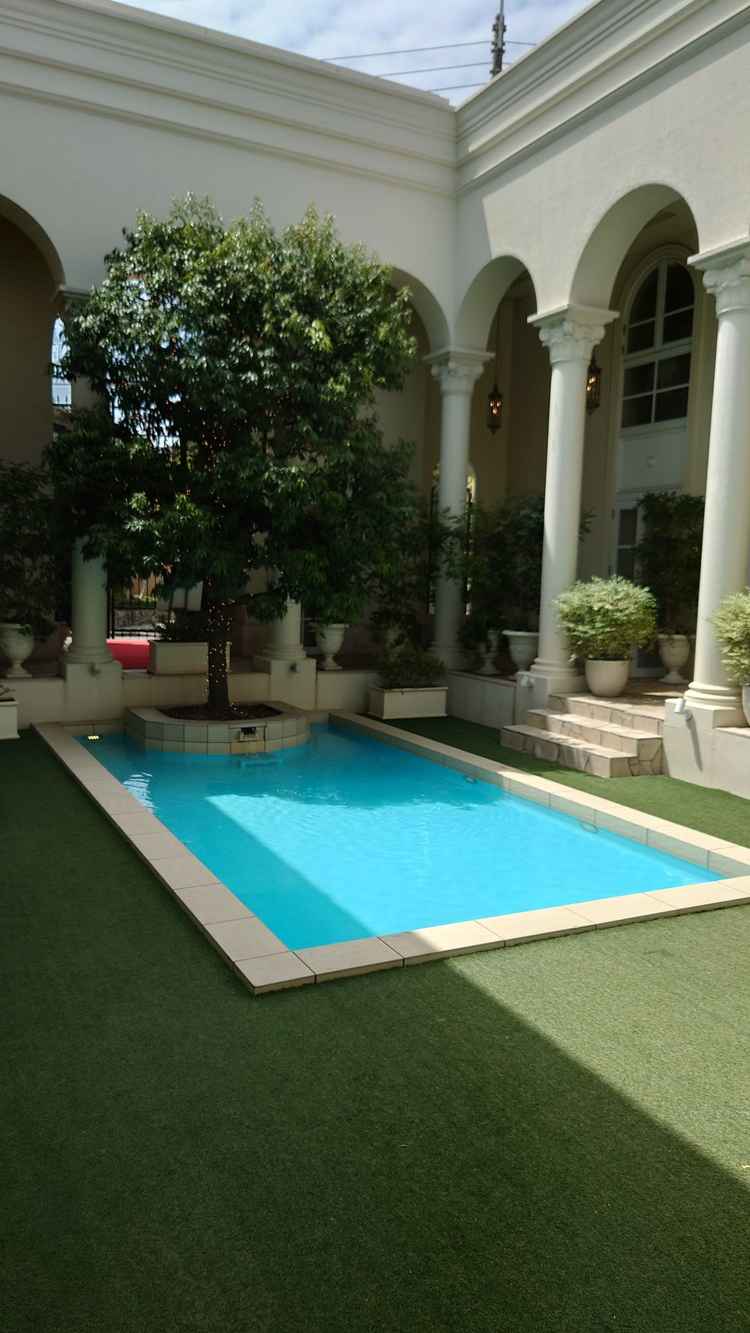 ガーデンは植木とプールがあり、すごくオシャレでした。壁が高く、周囲の建物が気にならなかったです。