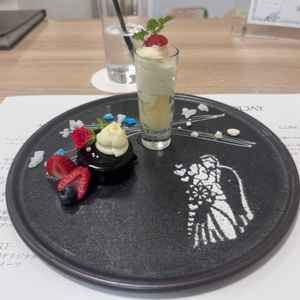 試食で出てきたデザート　星空をイメージしたデザイン