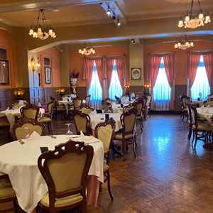 50名くらいを想定した披露宴会場