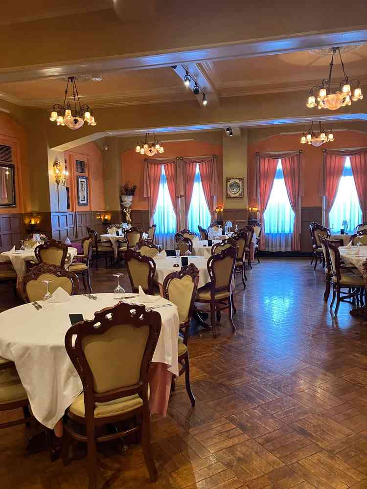 50名くらいを想定した披露宴会場