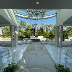 挙式会場、明るい印象です。