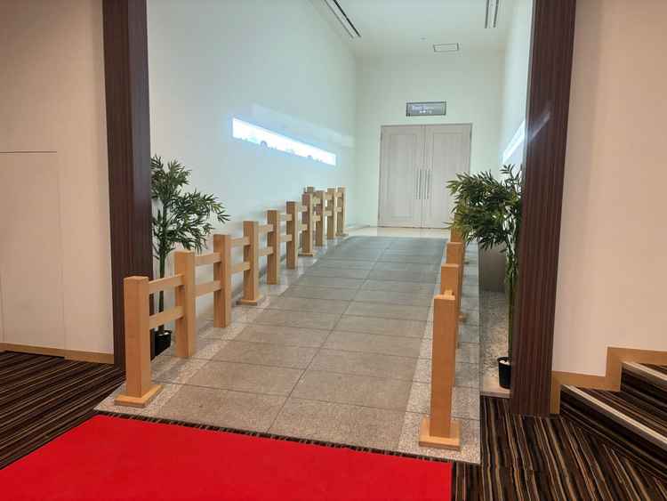 和装に合う式場の入り口