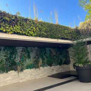 挙式会場でたあとのスペース。ここで写真とったり披露宴会場入る前にイベント行ったりできる。