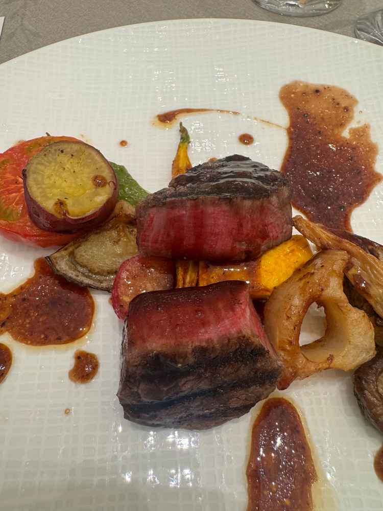 高いコースとのことでしたが、お肉は香川のブランド牛を使っており、とても柔らかくて美味しかったです。