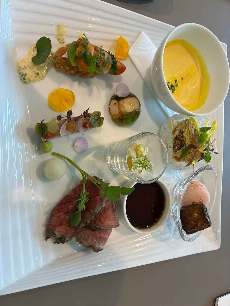 料理は全体的に美味しかったです。特にお肉が赤身と脂身のバランスが良くgoodでした。