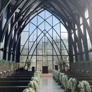 建物1階のチャペル入り口からの写真です。写真よりも実際に目で見た時の方が壮大で印象が良かった。