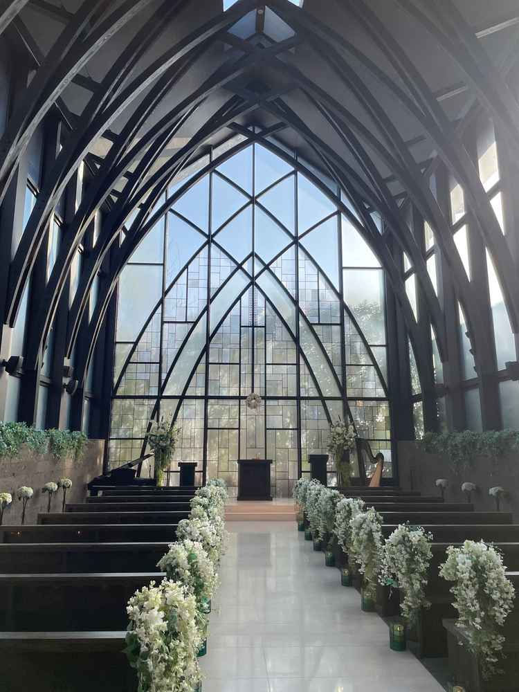 建物1階のチャペル入り口からの写真です。写真よりも実際に目で見た時の方が壮大で印象が良かった。