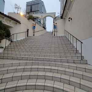 階段でフラワーシャワーができる点が魅力的