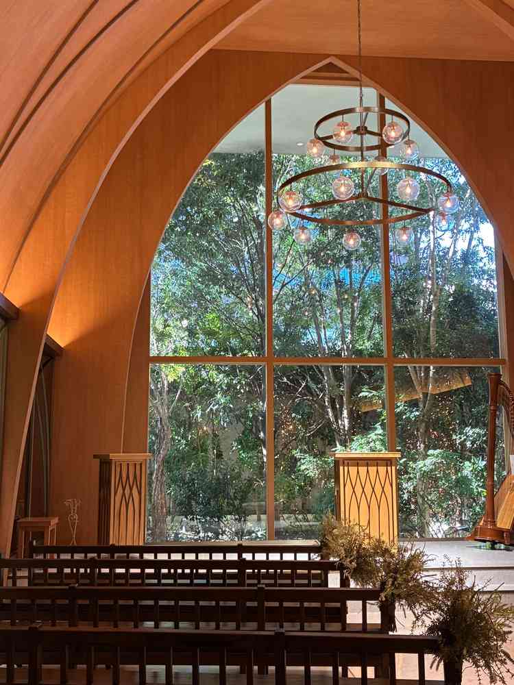 チャペルのカーテンを開けた時の写真です。綺麗です。