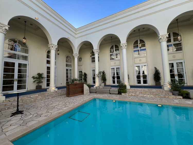 リゾートのような中庭