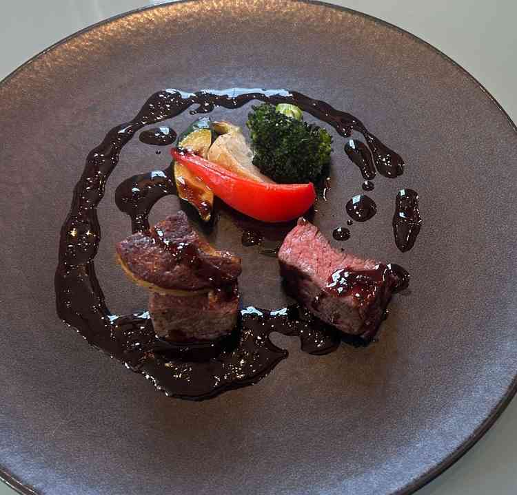 フォアグラ乗せの牛肉