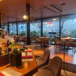 1階の待合室は広く、ゲスト全員座れそうでした。