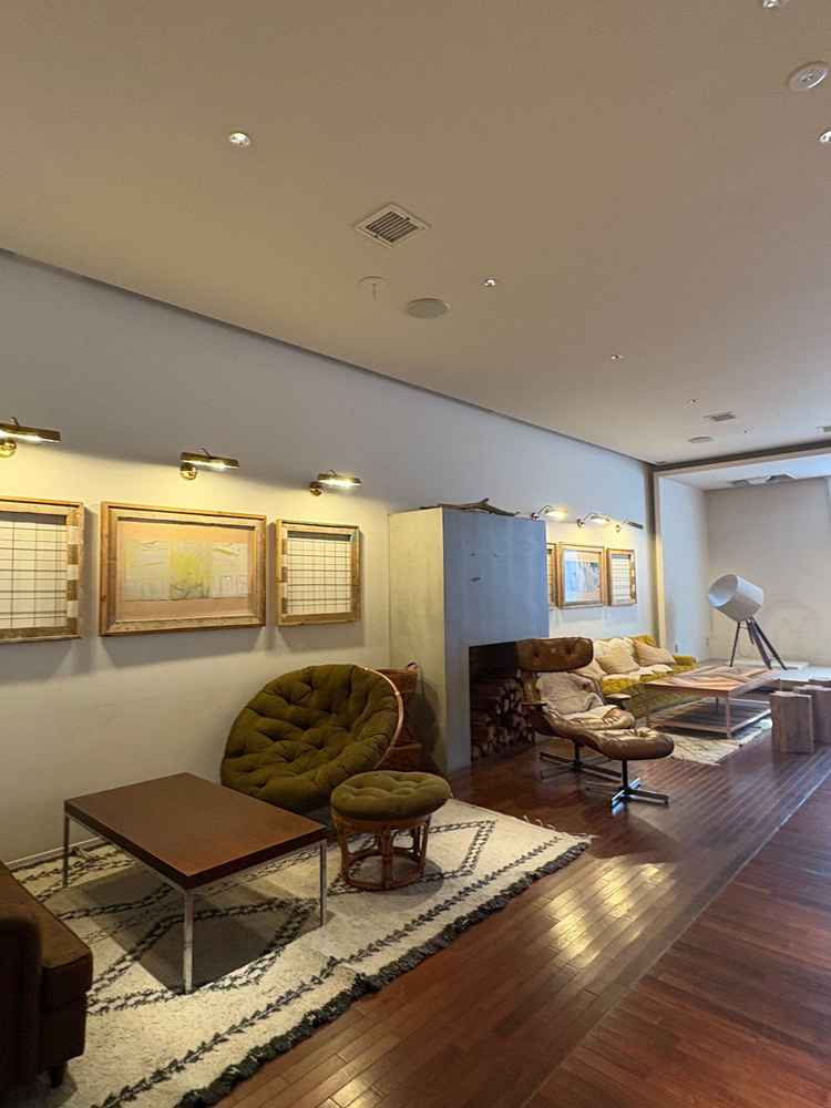 ソファ席がたくさんあります。