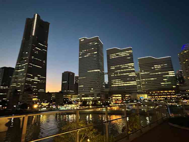 テラスから見た横浜の夜景
