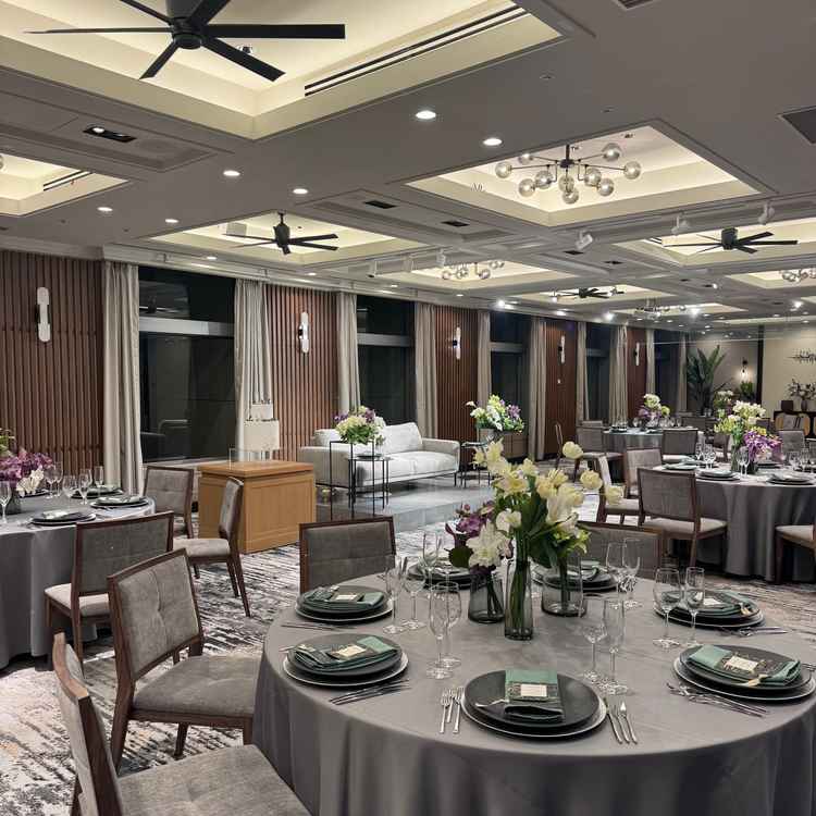 シックの披露宴会場です。上質な雰囲気で素敵でした。