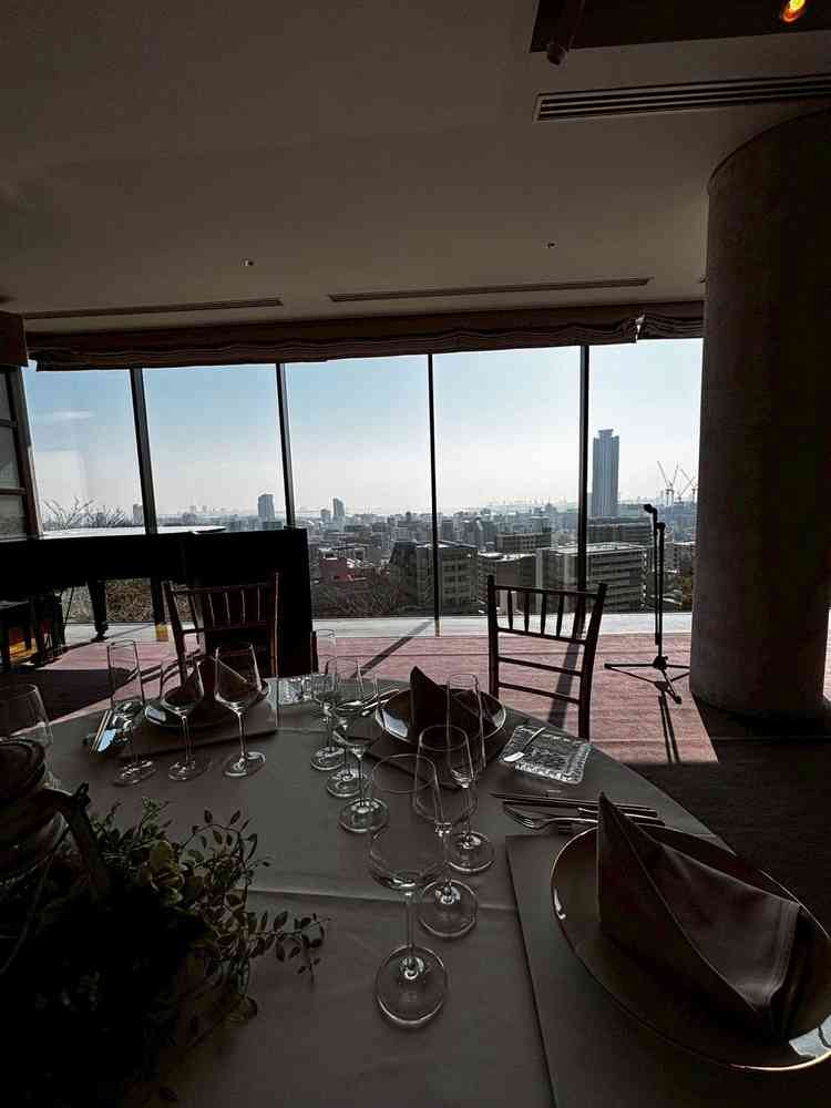 披露宴会場からの景色です。神戸の景色が一望できました。